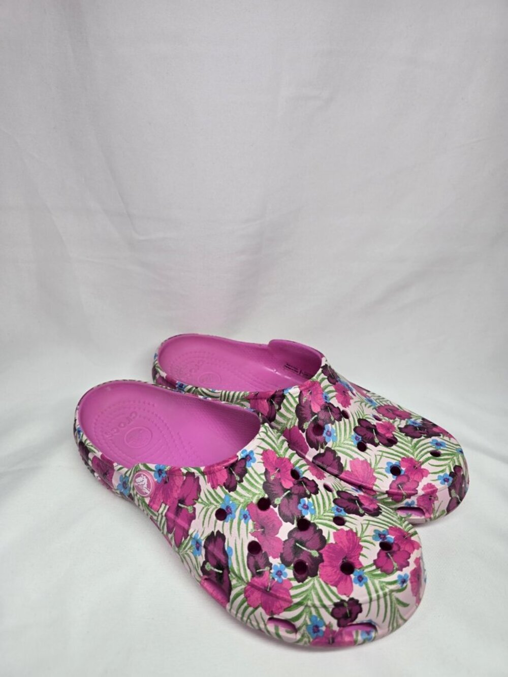 Crocs Freesail Women Size 7 Pink Tropical Hibiscus Floral Slip On Mule